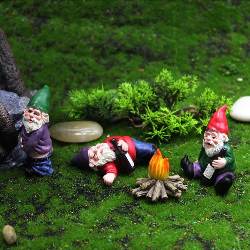 4pcs Mini Drunk Garden Gnomes Statue Set